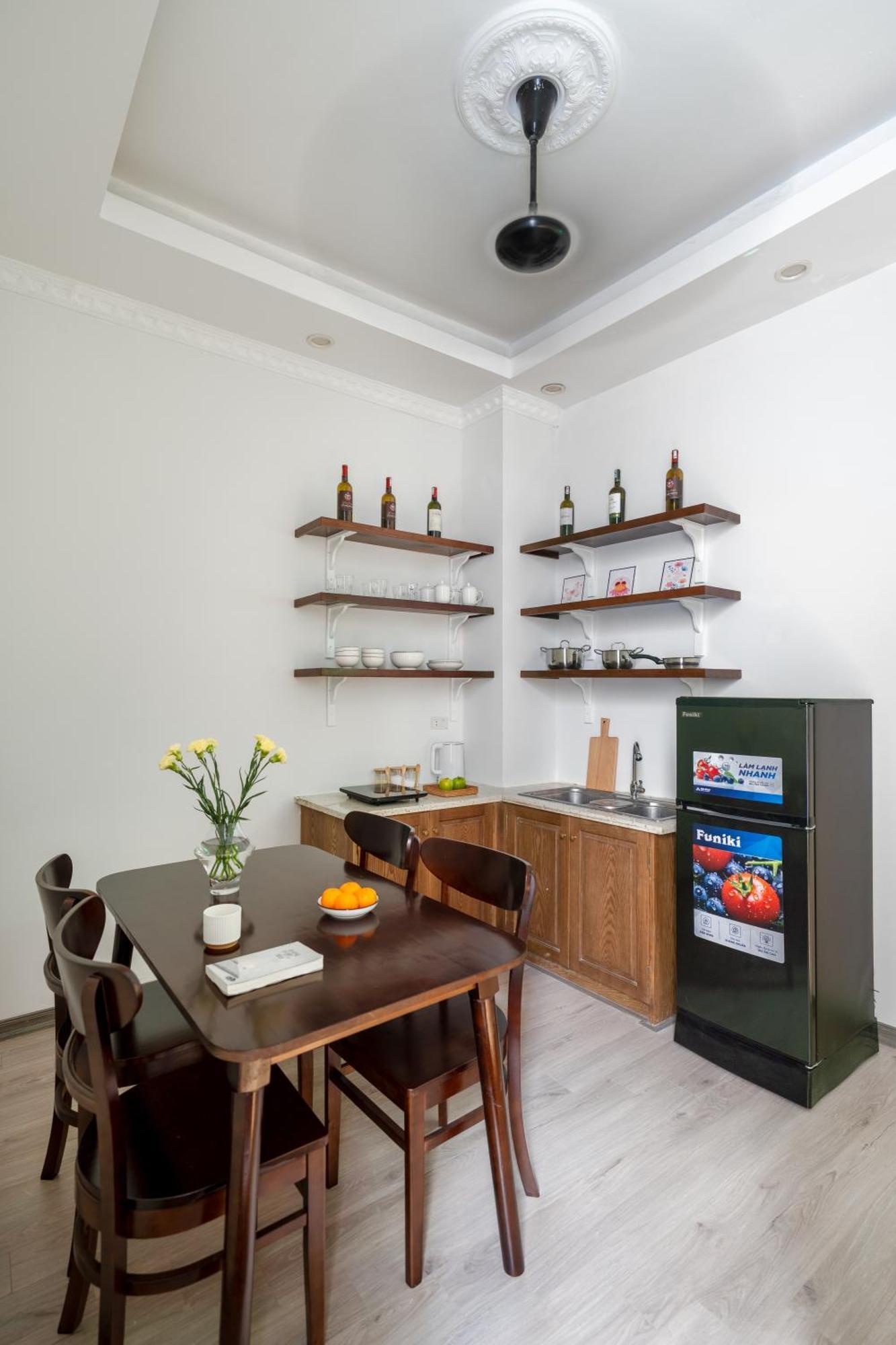 Ở trọ Wine Room# 1brs#1 Min To Hoan Kiem Lake#balcony#operahomestay# Netflix